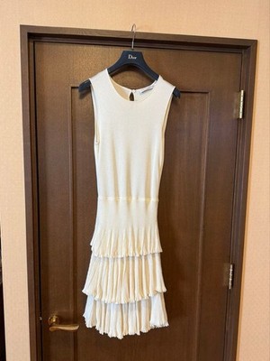Christian Dior Strickkleid Elfenbein Ärmellos Rüschen Ausgestellt Knielang Damen