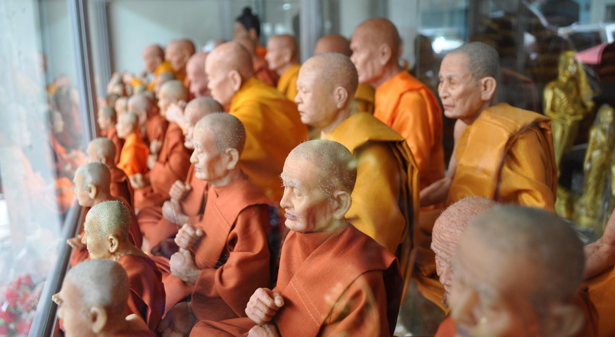 Thailand Buddha Mönch Guru Extrem Lebensechte Statuen Meditation Div Moenche Irre 78611358