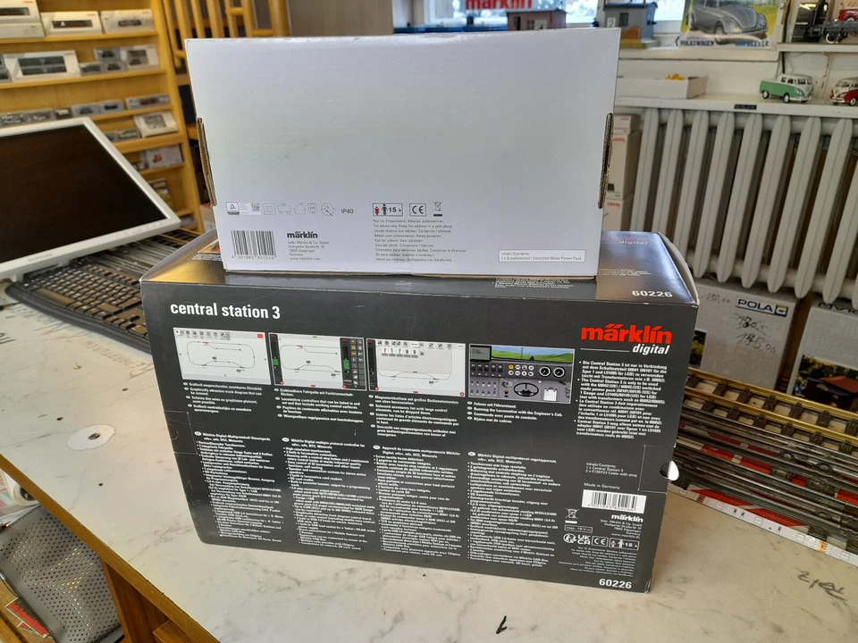 MÄRKLIN - DIGITALSTEUERUNG  CS3 + SCHALTNETZTEIL für alle digitalen Modellbahnen - Bild 3 von 4