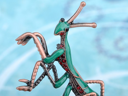 Xmas Style Red Green Crystal Rhinestone Mantis Insect Bug Brass Tone Brooch Pin - Picture 4 of 4