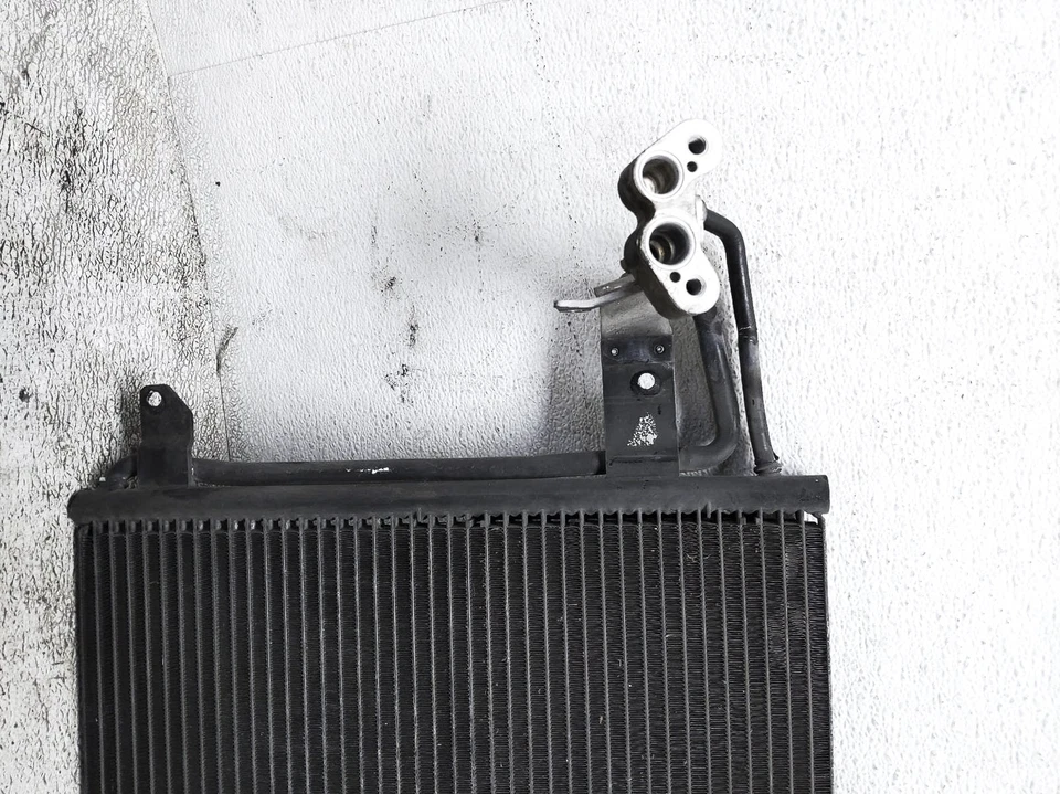 Volkswagen Golf GTI 2006-2014 2,0 L condensador de aire acondicionado 1K0-820-411-Q *abollado en la parte superior Foto 3 de 4