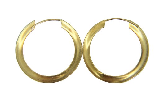 Pendientes planos de aro de corte de diamante de oro amarillo de 9 quilates - Imagen 3 de 4