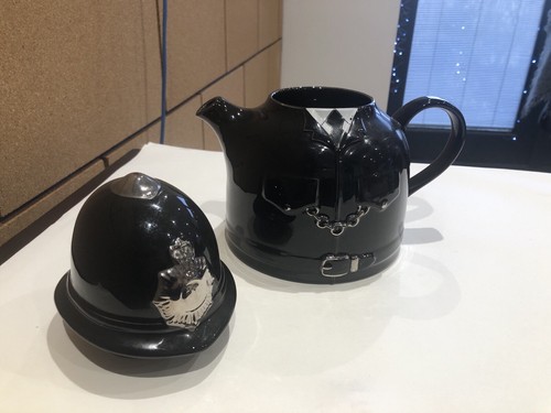Very Special “British Bobby “. Teapot Perfect Condition - Picture 3 of 15