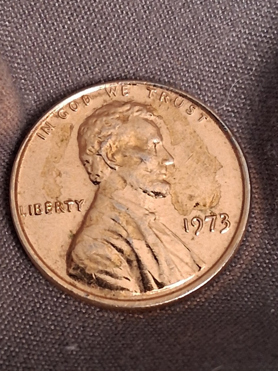 Extremely Rare 1973 Lincoln Penny No Mint Mark Golden Coin, Color