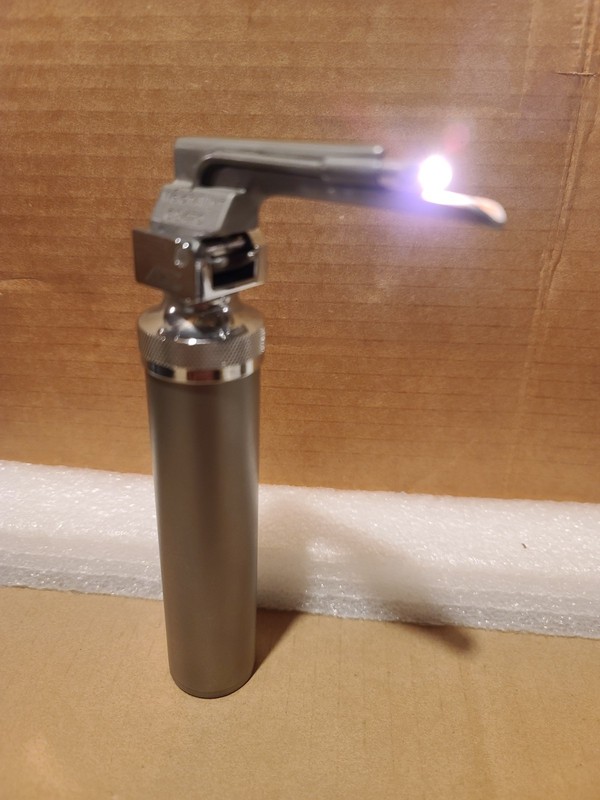 Welch Allyn Fiber Optic ADC Laryngoscope Handle 68470 With Bulb