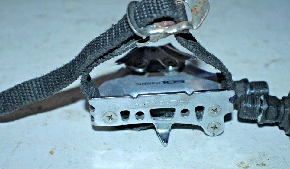 De colección Shimano 105 Pedales Plateados PD-1051 Falta Jaula Touring Road Envío EE. UU. Foto 2 de 4