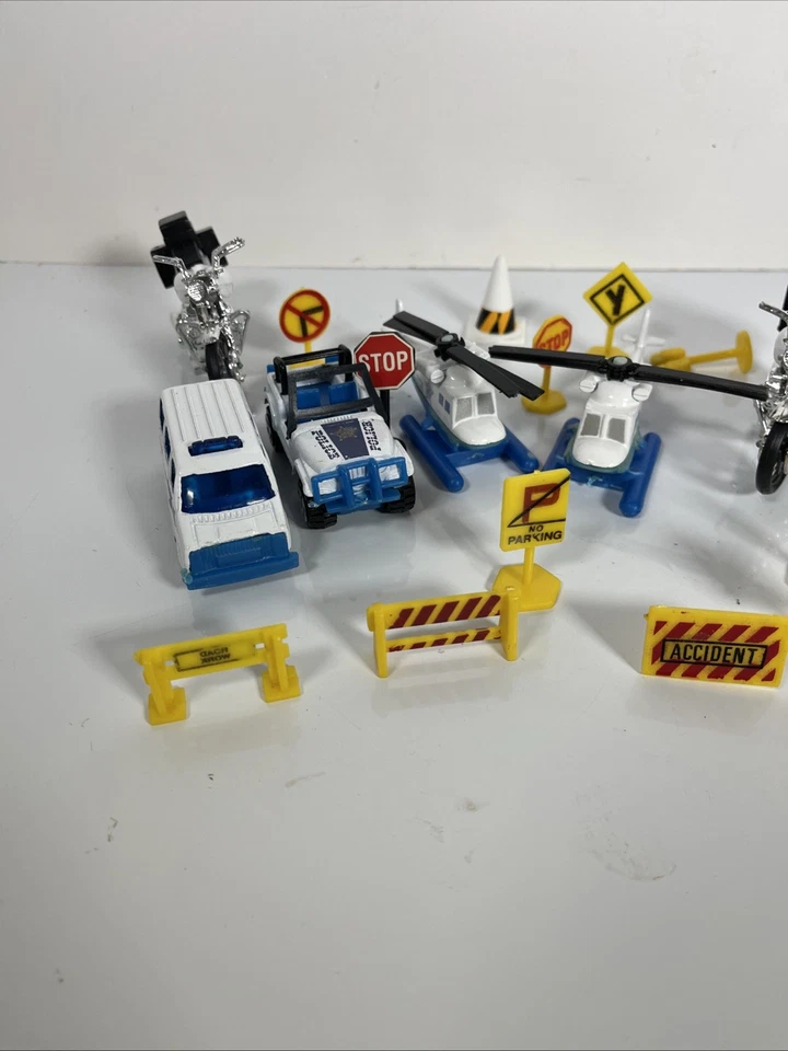 Lot of matchbox Police Vehicles Jeep Motorcyles Ambulance Heli Copters - Image 2 of 4