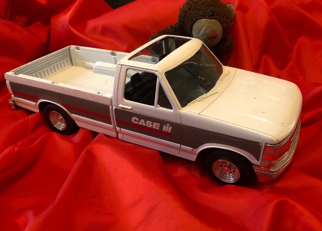 Ertl Big Farm Country Case Ih International Ford F 150 Pickup Truck 116