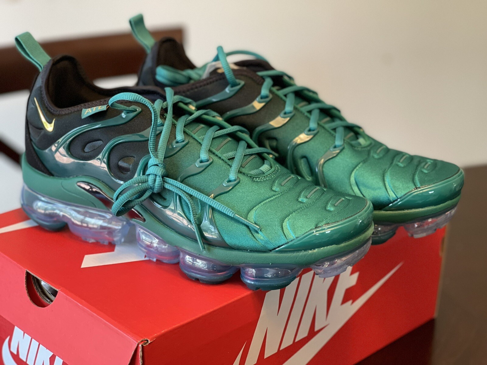 NEW NIKE AIR VAPORMAX PLUS GREEN 