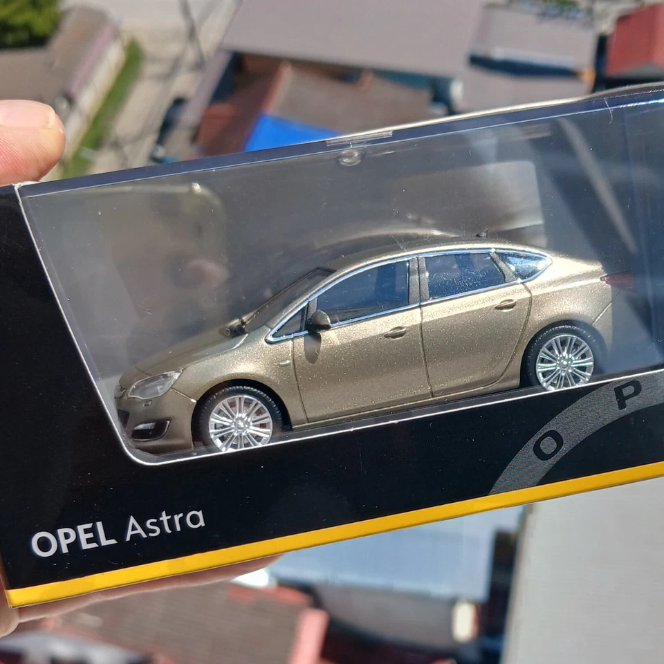 GOLD METALIC OPEL ASTRA - STREET CAR - MINICHAMPS, SCALE 1/43 - 07751000-10005 - Image 3 of 4