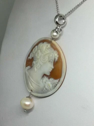 Collares y colgantes de bisutería camafeos color principal plata