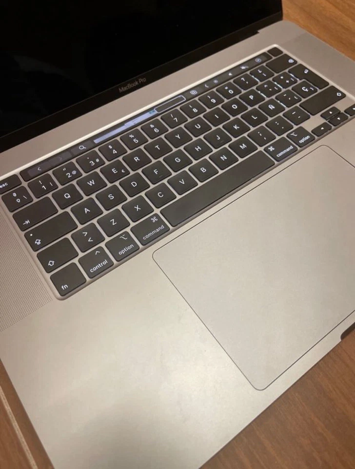 Apple MacBook Pro 16" · i9 9th gen 2.3 GHz · 16GB · 1TB, foto 2 de 5