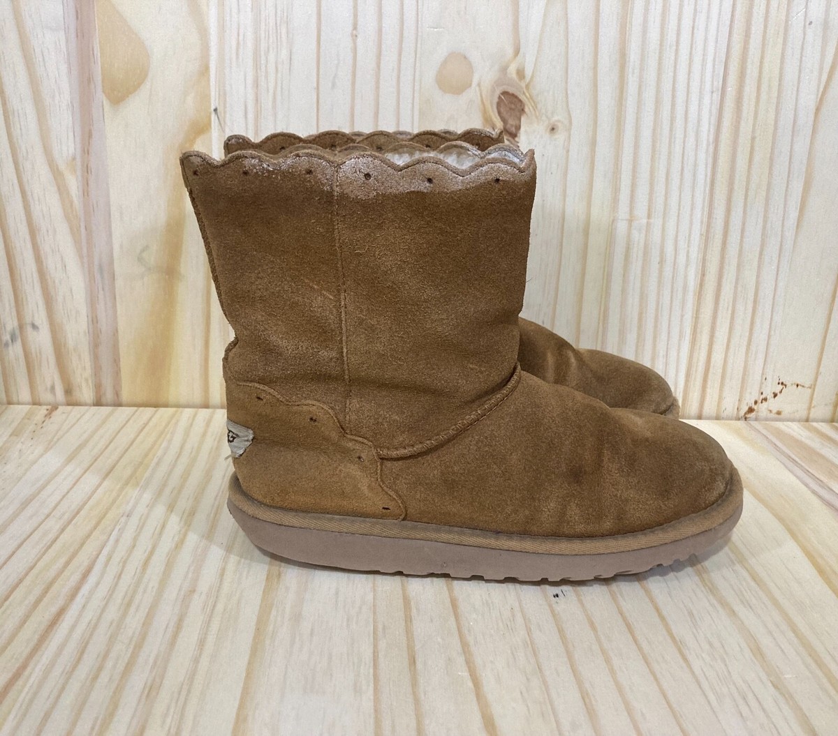 Ugg Australia Women's Fame Scallop Suede Brown Boots Size
