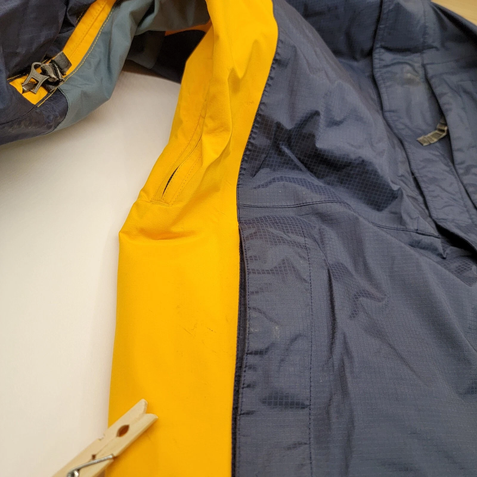 burton snowboard ak full zip stain jacket