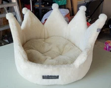 Nandog Cat Dog Fuzzy Crown Bed