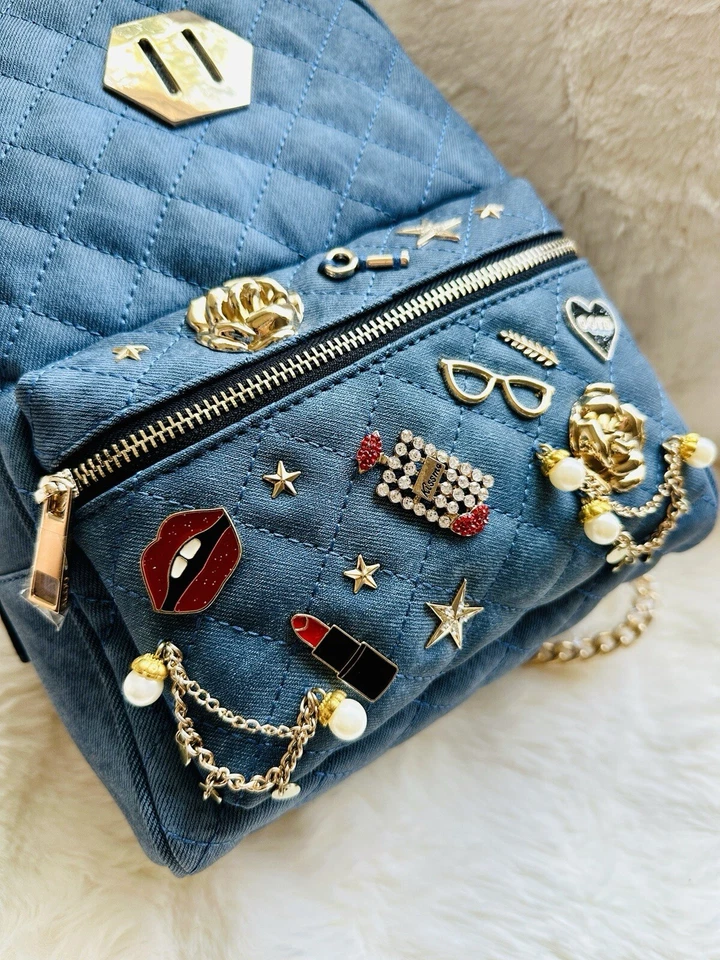 NUEVO CON ETIQUETAS ALDO Denim Azul OOTD Mochila Dijes Prendedores Estrás Perlas Cadena Correa Y2K Foto 2 de 4