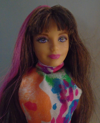 MATTEL TEENAGE SKIPPER DOLL! LONG BRUNETTE HAIR W/PURPLE STREAK-FLOWERY DRESS!!