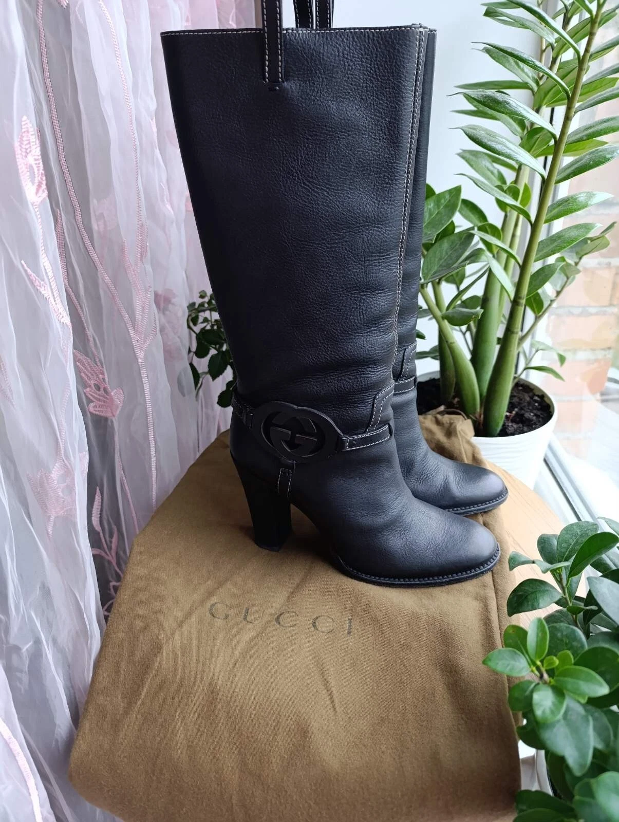 BOTTES EN CUIR GUCCI NOIR LOGO INTERLOCK GG