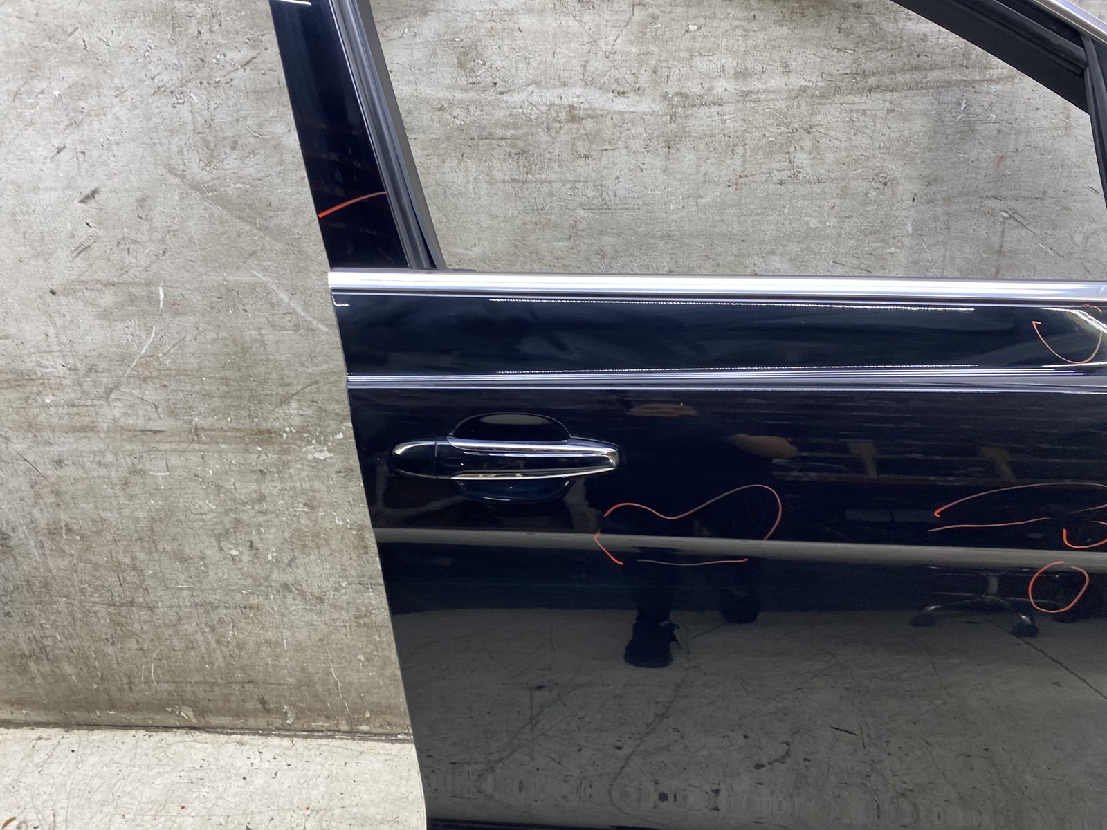 2015-2020 BENTLEY BENTAYGA OEM RH FRONT RIGHT PASSENGER DOOR SHELL W/O GLASS