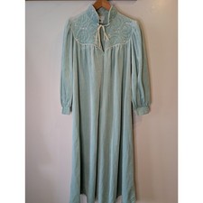 Vintage Gilligan  O'Malley Mint Velour Robe Quilted Embroidered Yoke Small