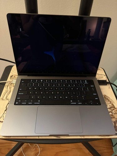 Apple MacBook Pro 16" M1 Pro Chip 2021 16GB 512GB SSD for Parts W/ Magic Mouse