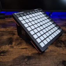 30° stand in black. music studio stand for NOVATION LAUNCHPAD Mk2