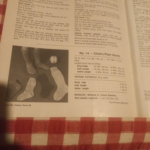 π Patons Classic Book 50 Vintage Knitting 14 patterns family Socks Gloves Jmprs - Picture 22 of 23