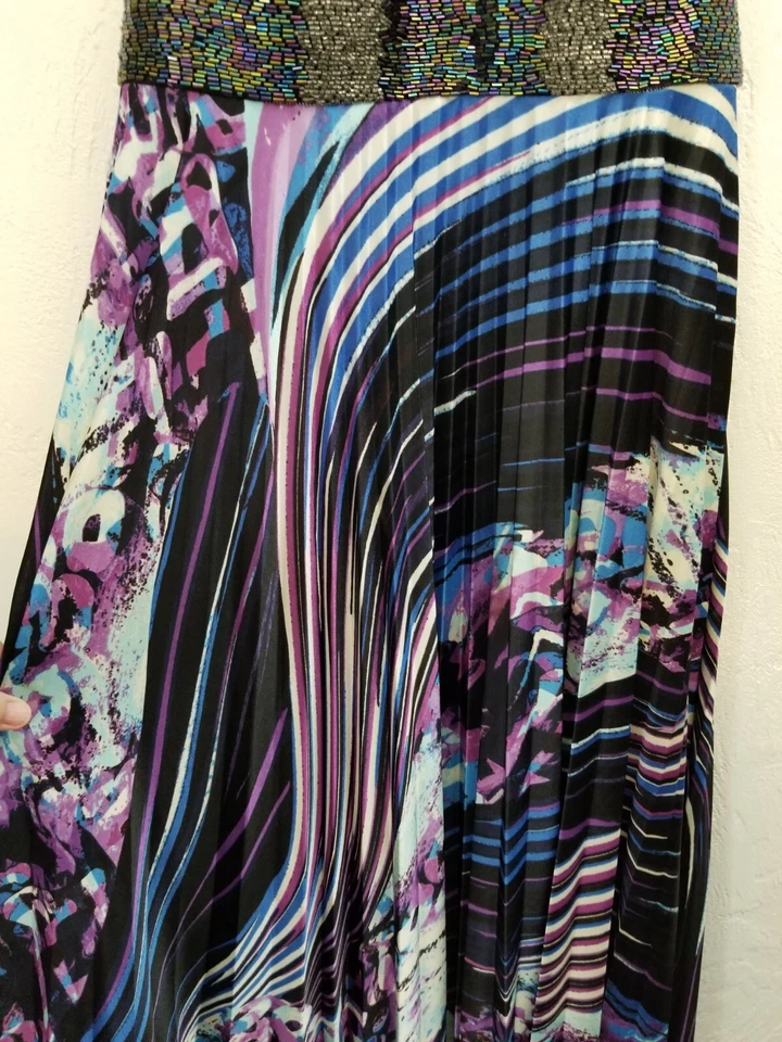 VESTIDO DE NOCHE LARGO PLISADO HALTER GEOMÉTRICO CON CUENTAS NEGRO TALLA GRANDE XOXO Foto 4 de 4