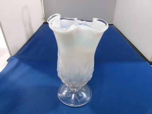 Vintage Fenton Glass Lily of The Valley Handkerchief Vase White Opalescent ~6"