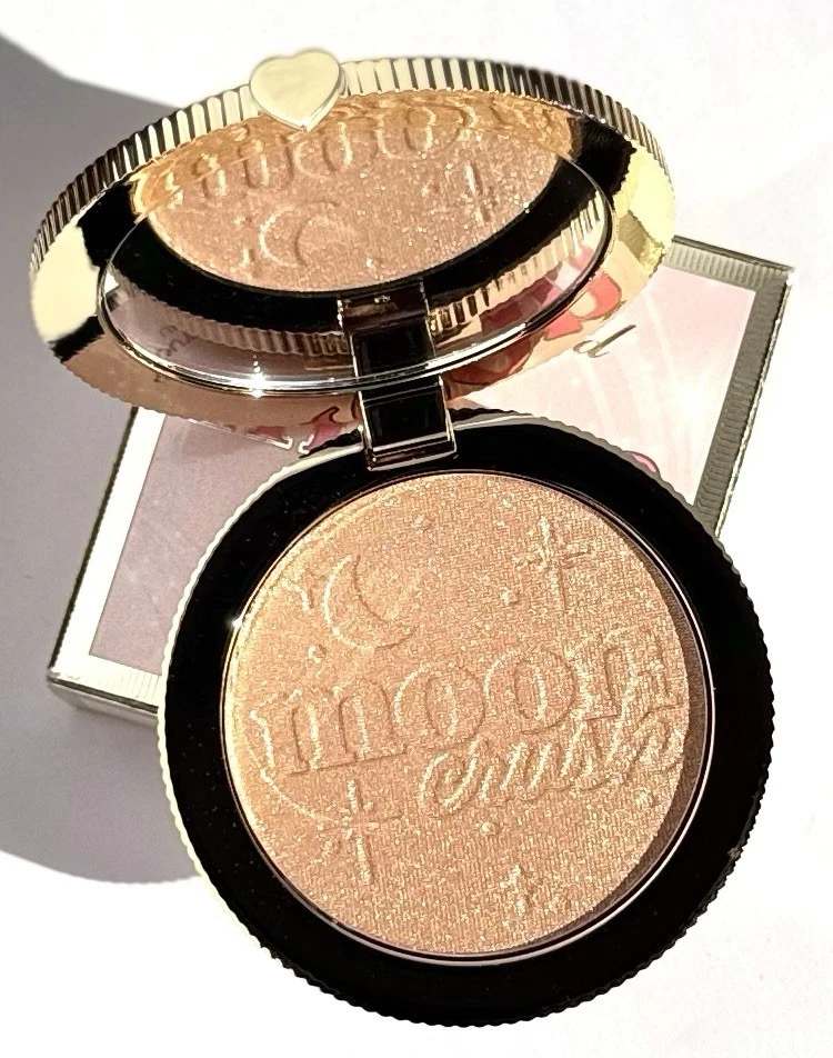 Too Faced Moon Crush Out Of This World Highlighter Summer Moon 7g - Bild 2 von 4