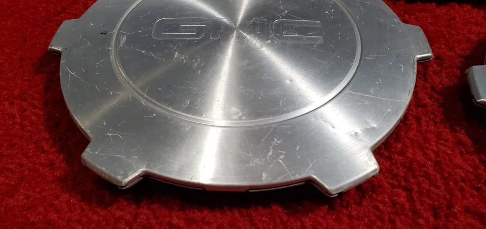 Set of 3 OEM 2004 2005 2006 2007 GMC Sierra 1500 Yukon XL 1500 Center Caps - Image 2 of 4