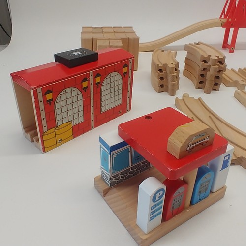 Thomas The Train Brio And Compatible Set Wooden Track Bundle Lot Of 70+ Pieces - Picture 8 of 16