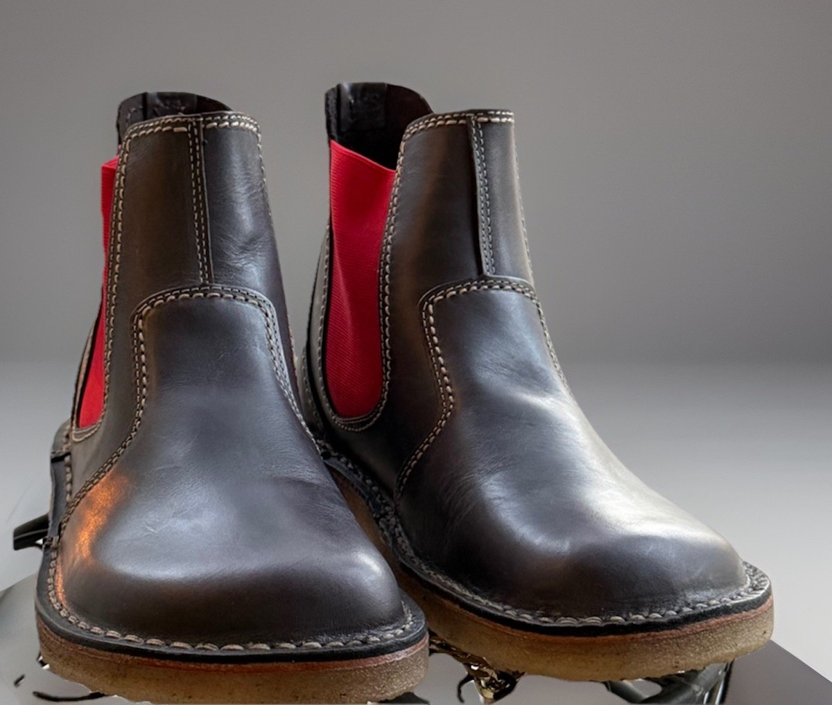 Duckfeet slate grey/red Leather Chelsea Boots, Contrast Stitching