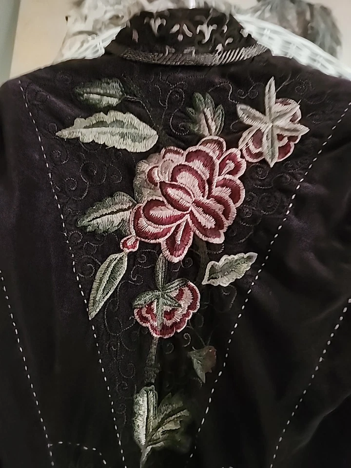 Casaco bordado de veludo marrom TWO TEN FIVE 2.10.10.5. XS PEQUENO EXCELENTE - Imagem 4 de 4