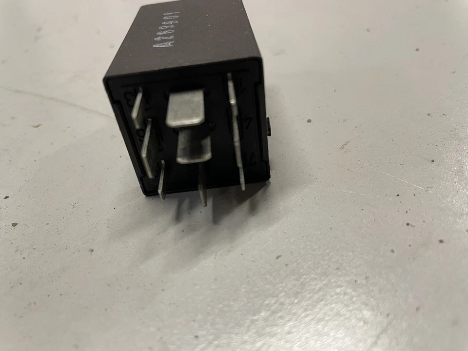 BMW E31 E32 E34 E36 Z3 Siemens Genuine Brown Crash Alarm Relay 8364691 OEM - Image 4 of 4