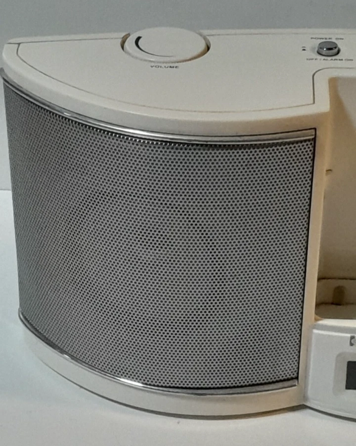 Портативная док-станция Emerson Research iTone стереосистема iPod iP100 работает - Изображение 4 из 4