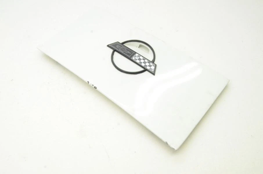 Chevrolet Corvette C4 1994-1996 5,7 L puerta de llenado de combustible blanca 10125966 Foto 3 de 4