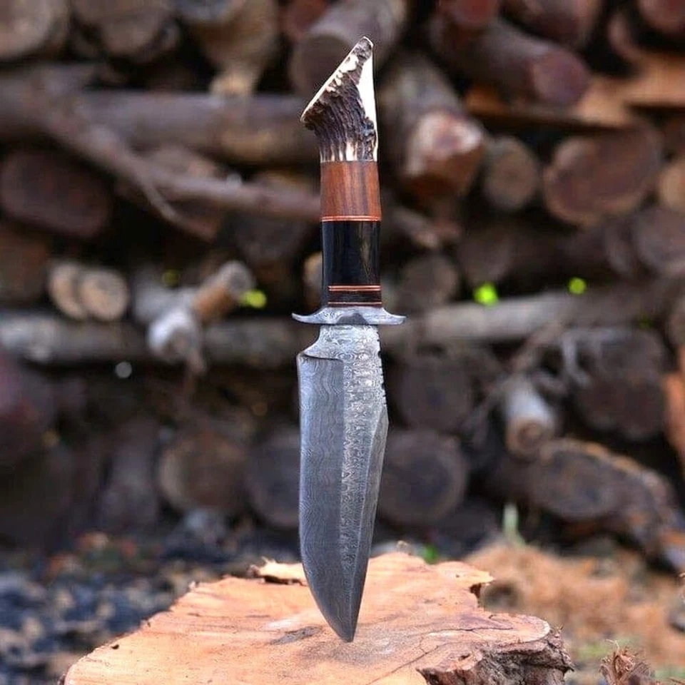 Cuchillo de caza táctico de acero Damasco - Hoja de 7" con mango de cuerno de ciervo Foto 2 de 2