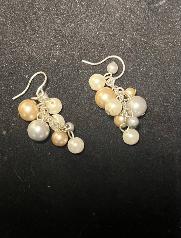 Pendientes colgantes con racimo de perlas Tiffany & Co. Iridesse Foto 3 de 4