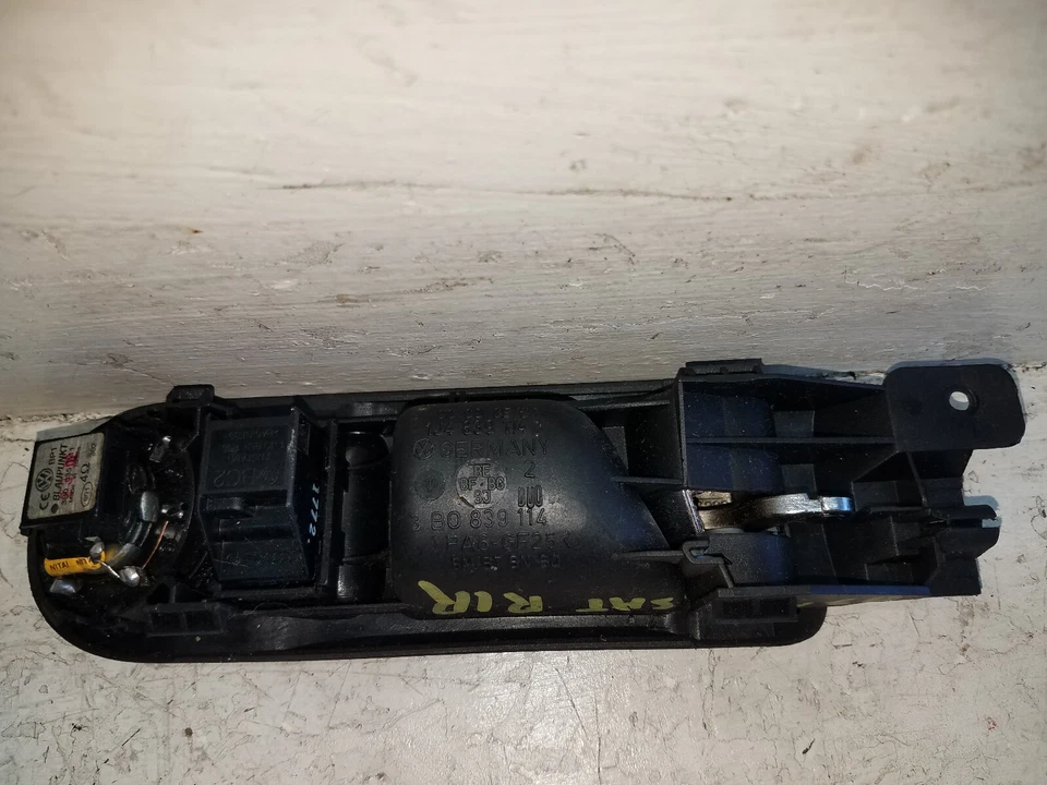 2001-2005 Volkswagen Passat Right Rear Inside Door Handle Speaker 3B0839114(M138 - Image 2 of 2