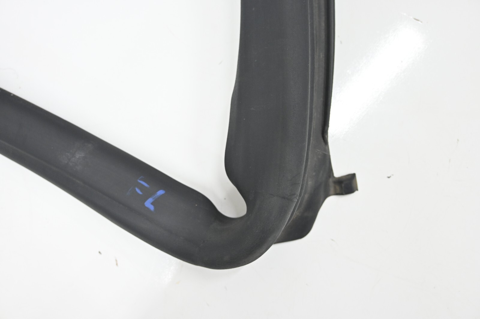 ⭐ 14-20 Maserati Ghibli Quattr Front Left Door Body Rubber Weatherstrip Seal Oem
