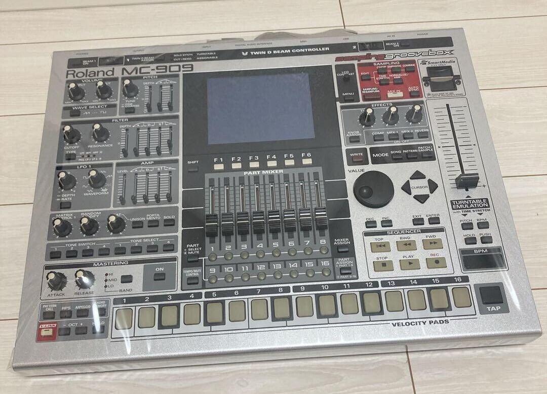 鍵盤楽器 Roland MC-909 71Bji5nBT1L._UF1000,1000_QL80_.jpg