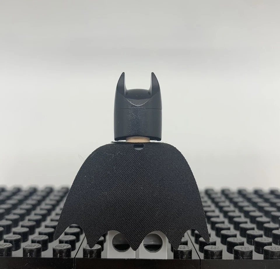 LEGO Batman Minifigure Classic 2006 Light Gray Suit 7780 7779 7782 NEW - Image 2 of 2