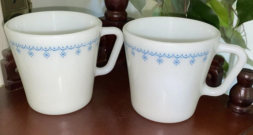 Lot Of 2 Blue Snowflake Pyrex 1410 Coffee Mugs No chips or cracks Nice Cups