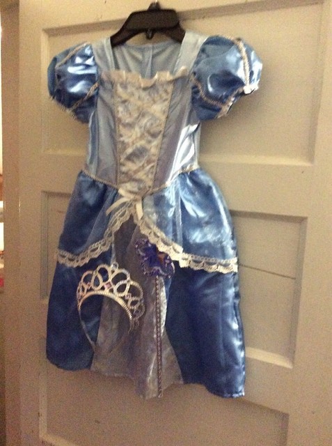 melissa and doug crowns and gowns