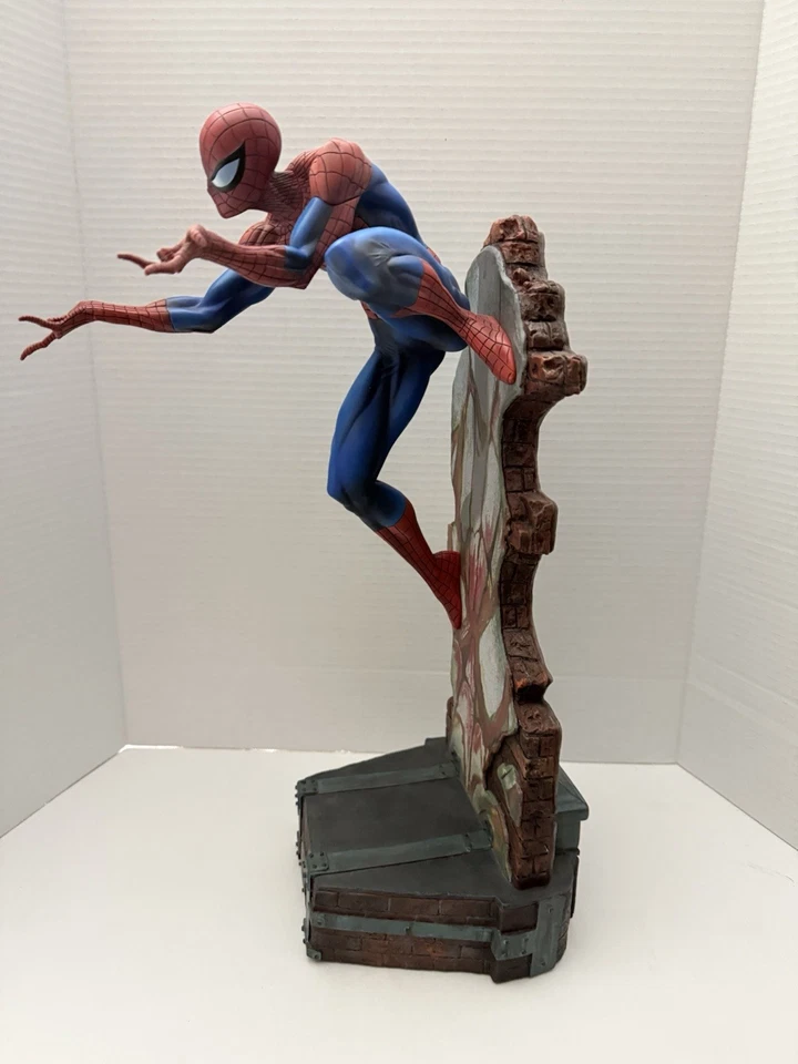 Sideshow Collectibles: Estatua de Spider-Man exclusiva de J. Scott Campbell Foto 4 de 4