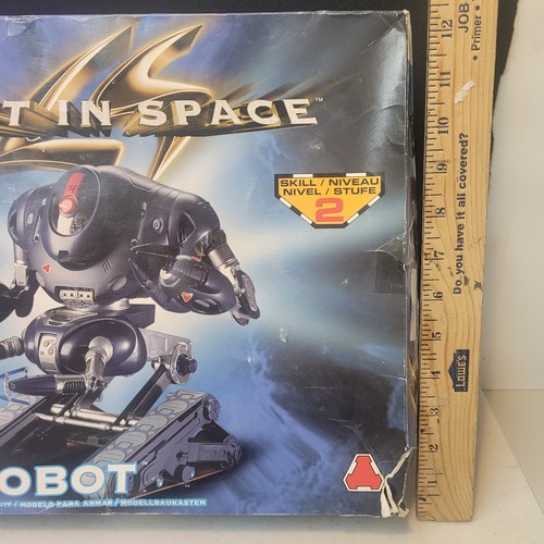 AMT ERTL 1:6 Lost in Space Robot Plastic Model Kit #8458, OPEN BOX - Picture 3 of 19
