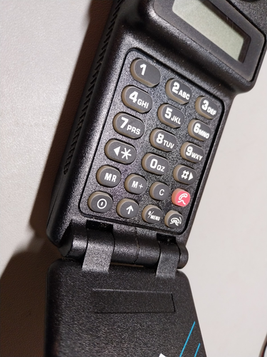 vintage mobile Motorola MICRO T.A.C Classic, switches on. Plus Charger   [MB] - Picture 9 of 23