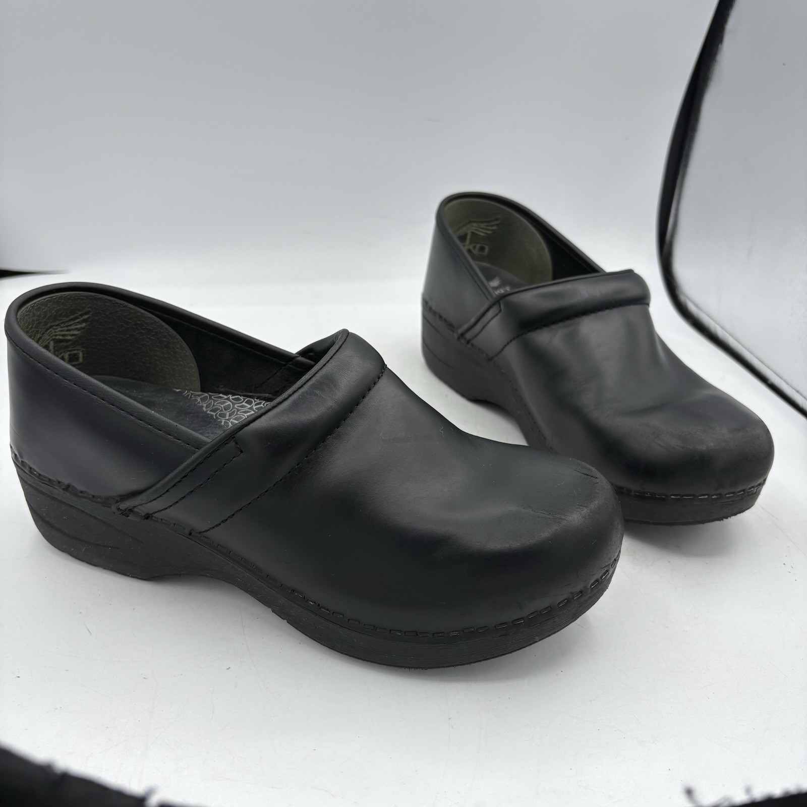 Dansko XP 2.0 Shoes Womens Size 8 EU 39 Black Leather Professional Clogs