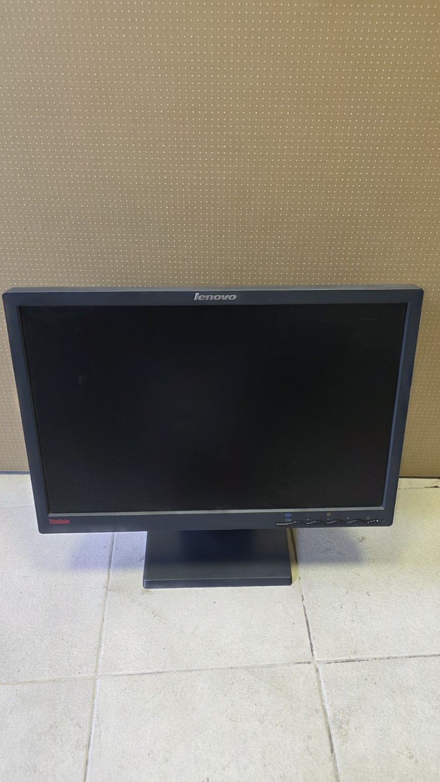 Lenovo ThinkVision L197wA 19" Widescreen 1440x900 LCD Monitor - 43R2420